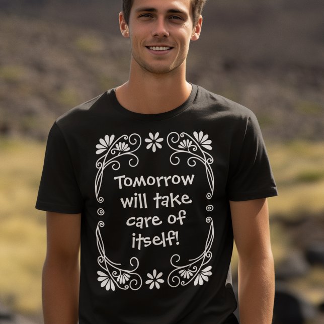 Urlaub Custom Text Sorgloser Urlaub T-Shirt (The text is customizable. So is the color of the floral frame.)