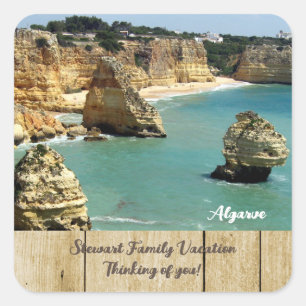 Urlaub der Strandfamilie an der Algarve in Portuga Quadratischer Aufkleber