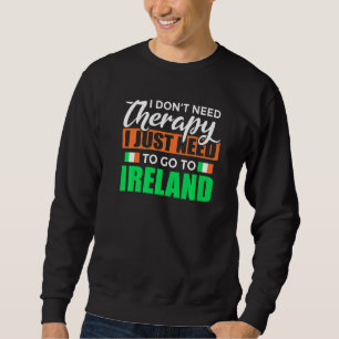 Urlaub Ich brauche keine Therapie. Ich muss einfac Sweatshirt