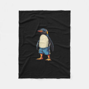 Urlaub im Pool mit diesem lustigen Pinguin in Schw Fleecedecke