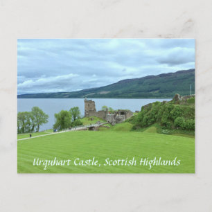 Urquhart Castle mit Blick auf Loch Ness im Hochlan Postkarte