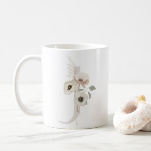 Ursprünglich J mit weich Blume Kaffee Tasse