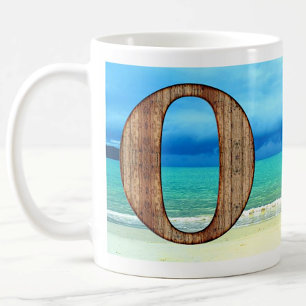 Ursprüngliche Monogram Holzbuchstabe O Beach Ocean Tasse