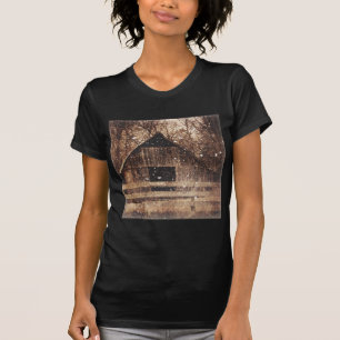 Ursprünglicher Winterschnee Land Alter Stall T-Shirt