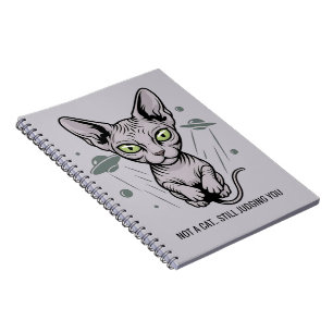 Urteilende Sphynx-Katze in Weltraum-Kunst Notizblock