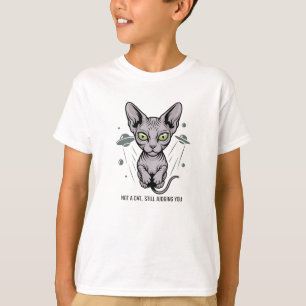 Urteilende Sphynx-Katze in Weltraum-Kunst T-Shirt