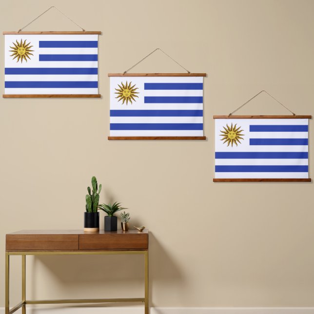 Uruguay-Flagge Wandteppich Mit Holzrahmen (Asymmetrisch)