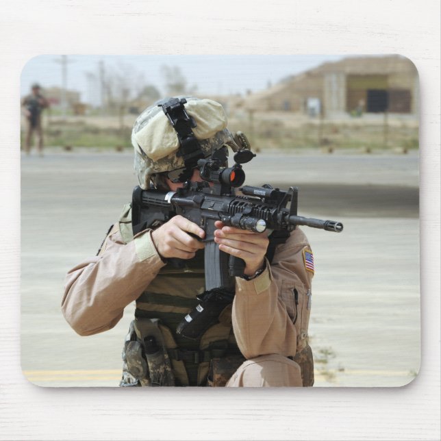 US Air Force Airman übernimmt Sicherheit Mousepad (Vorne)