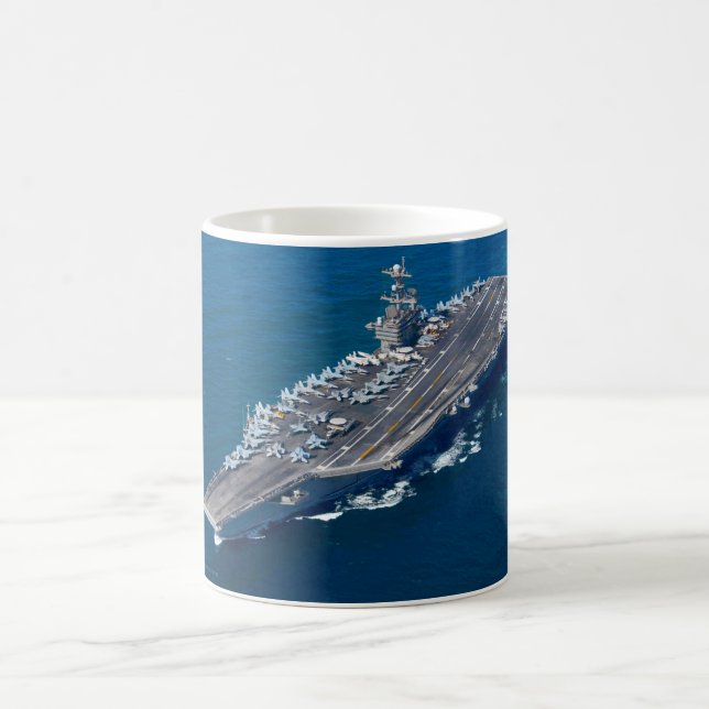 US AIRCRAFT CARRIER - Tasse CVN-74 (Mittel)