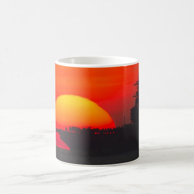 US AIRCRAFT CARRIER - Tasse CVN-77 (Mittel)