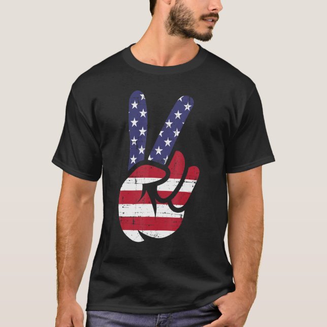 US American Flag and Patriotic Peace Sign of Hand T-Shirt (Vorderseite)