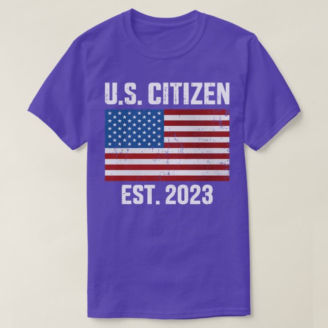 US-amerikanischer Bürger 2023 mit Blick auf neue S T-Shirt (Design vorne)