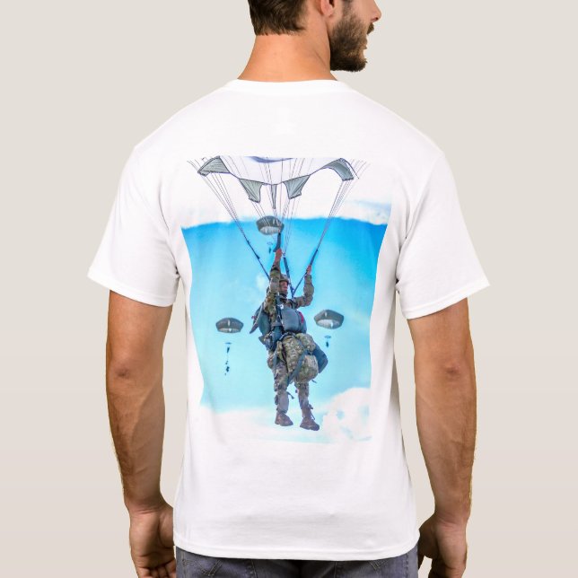 US COMBAT SQUAD - US-Im Flugzeug Fallschirmjäger T-Shirt (Rückseite)