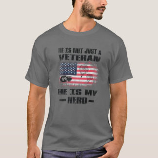 US-Fallschirmjäger-Veteran ist eine Im Flugzeug He T-Shirt