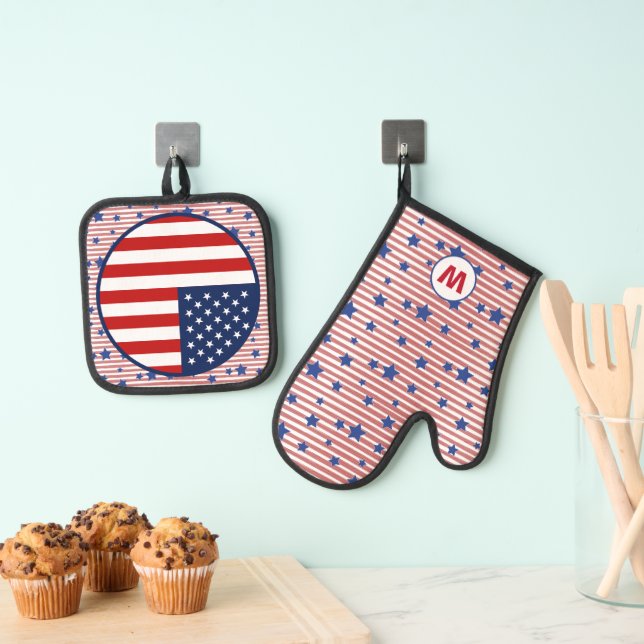 US Flagge für amerikanische Flaggen Monogram Ofenhandschuh & Topflappen-Set (Insitu (Hängend))