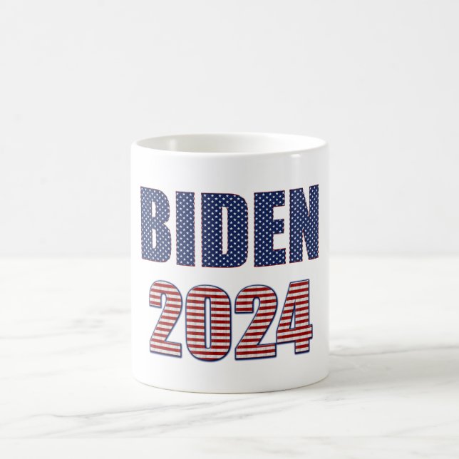 US Flagge Typografie Biden 2024 Kaffeetasse (Mittel)