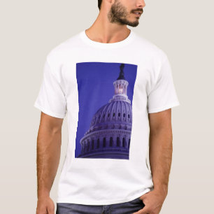 US-Hauptstadt an der Dämmerung mit Licht in der T-Shirt