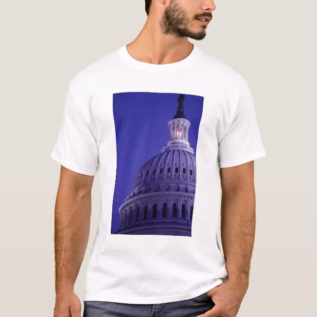 US-Hauptstadt an der Dämmerung mit Licht in der T-Shirt (Vorderseite)
