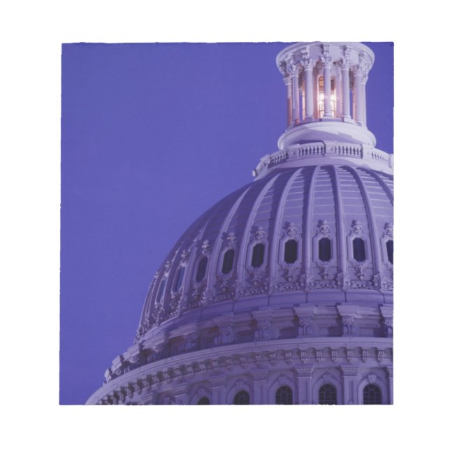 US-Hauptstadt in der Abenddämmerung mit Licht in K Notizblock (Vorderseite)