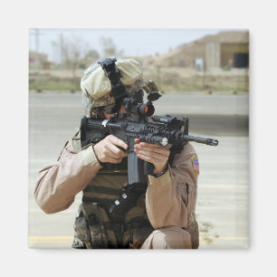 US-Luftwaffe-Flieger leitet Sicherheit Magnet