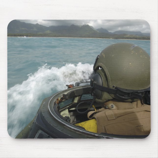 US-Marine fährt ein amphibisches Angriffsfahrzeug Mousepad (Vorne)