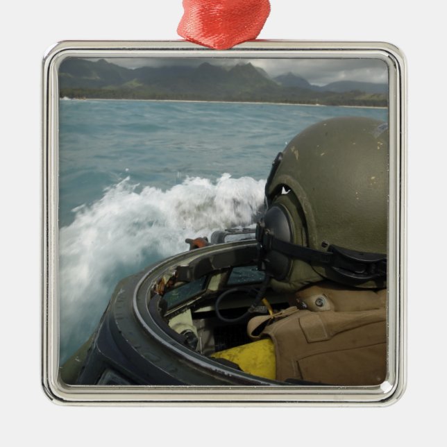 US-Marine fährt ein amphibisches Angriffsfahrzeug Silbernes Ornament (Vorne)