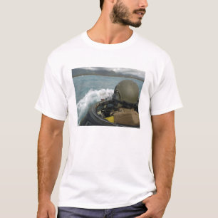 US-Marine fährt ein amphibisches Angriffsfahrzeug T-Shirt