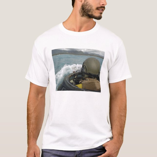 US-Marine fährt ein amphibisches Angriffsfahrzeug T-Shirt (Vorderseite)