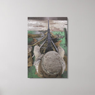 US Marine feuert eine Maschinenpistole vom Typ M2  Leinwanddruck