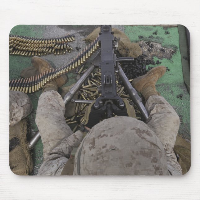 US Marine feuert eine Maschinenpistole vom Typ M2  Mousepad (Vorne)