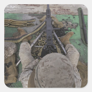 US Marine feuert eine Maschinenpistole vom Typ M2  Quadratischer Aufkleber