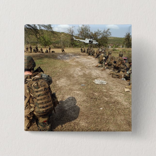 US-Marines bieten Sicherheit als UH-1N Button (Vorderseite)