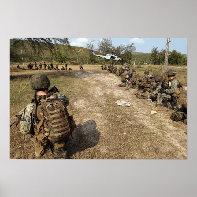 US-Marines bieten Sicherheit als UH-1N Poster (Vorne)