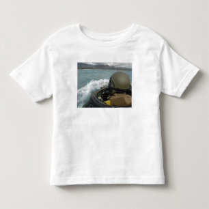 US-Marinesoldat, der ein Angriff mit Kleinkind T-shirt