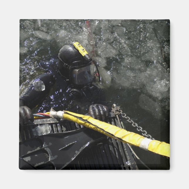 US Navy Diver startet seinen Tauchgang Magnet (Vorne)