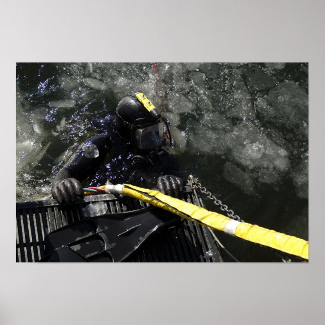 US Navy Diver startet seinen Tauchgang Poster (Vorne)