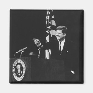 US-Präsident John Kennedy auf einer Pressekonferen Magnet
