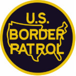 US-Siegel für Grenzpatrouillen Freistehende Fotoskulptur<br><div class="desc">US Border Patrol Siegel Logo. Gutes Geschenk für Grenzschutzbeamte und Grenzpatrouillenveteran. Besuchen Sie unseren Shop für weitere tolle Geschenkideen mit diesem Design oder übertragen Sie es auf ein anderes Produkt Ihrer Wahl.</div>