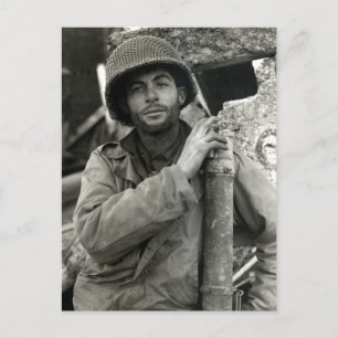 US-Soldat des Zweiten Weltkriegs im Hurtgenwald Postkarte