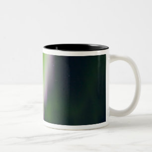 USA, Alaska, Chena Hot Springs. Aurora Borealis Zweifarbige Tasse