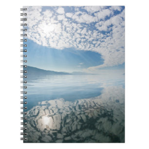 USA, Alaska, Freshwater Bay. Reflektierte Wolken Notizblock