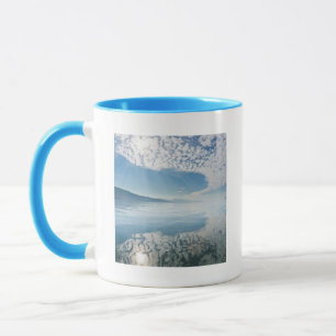USA, Alaska, Freshwater Bay. Reflektierte Wolken Tasse