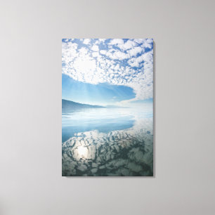 USA, Alaska, Freshwater Bay. Wolken reflektiert Leinwanddruck