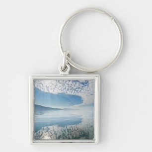 USA, Alaska, Freshwater Bay. Wolken reflektiert Schlüsselanhänger