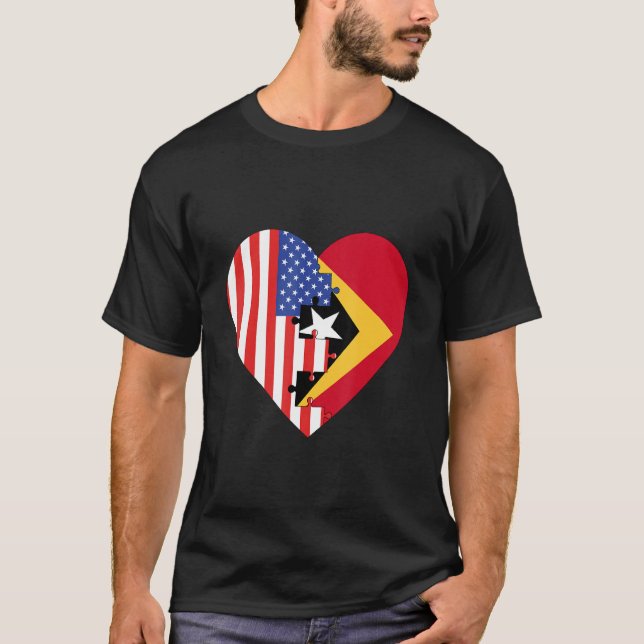 USA and East Timor Flags Heart T-Shirt (Vorderseite)