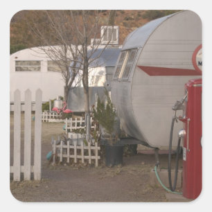 USA, Arizona, Bisbee: Schattiges Dell-Motel, alles Quadratischer Aufkleber