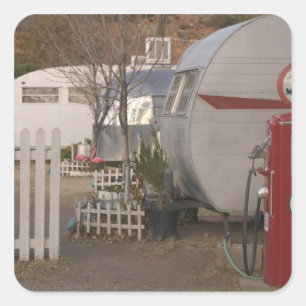 USA, Arizona, Bisbee: Shady Dell Motel, All Quadratischer Aufkleber