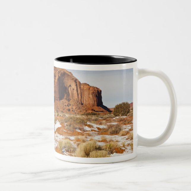 USA, Arizona, Monument Valley Navajo Tribal Zweifarbige Tasse (Rechts)