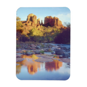 USA, Arizona, Sedona. Cathedral Rock reflektierend Magnet