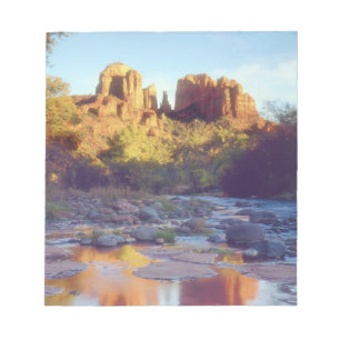 USA, Arizona, Sedona. Cathedral Rock reflektierend Notizblock